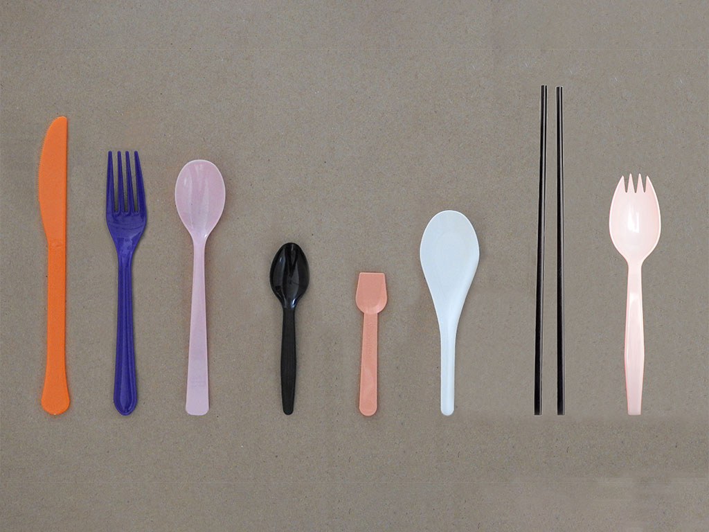 Single-use plastic cutlery