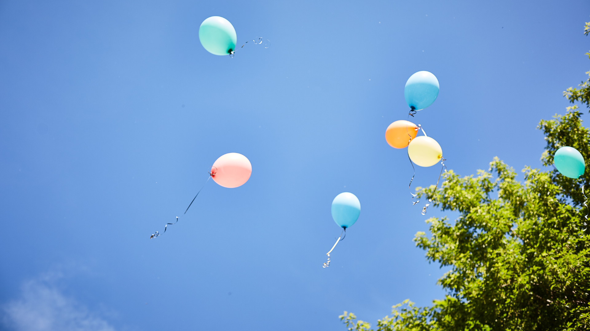 Lighter-than-air (helium) balloons