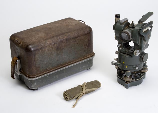 Optical microptic theodolite that divides up a circle to increase accuracy of reading