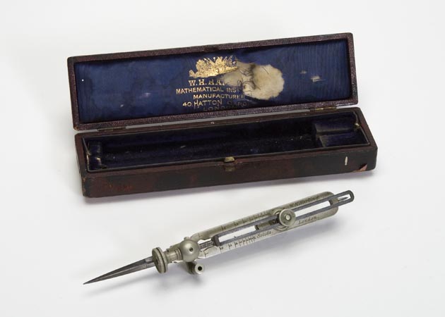 Divider used in the copying of drawings on a reduced or enlarged scale