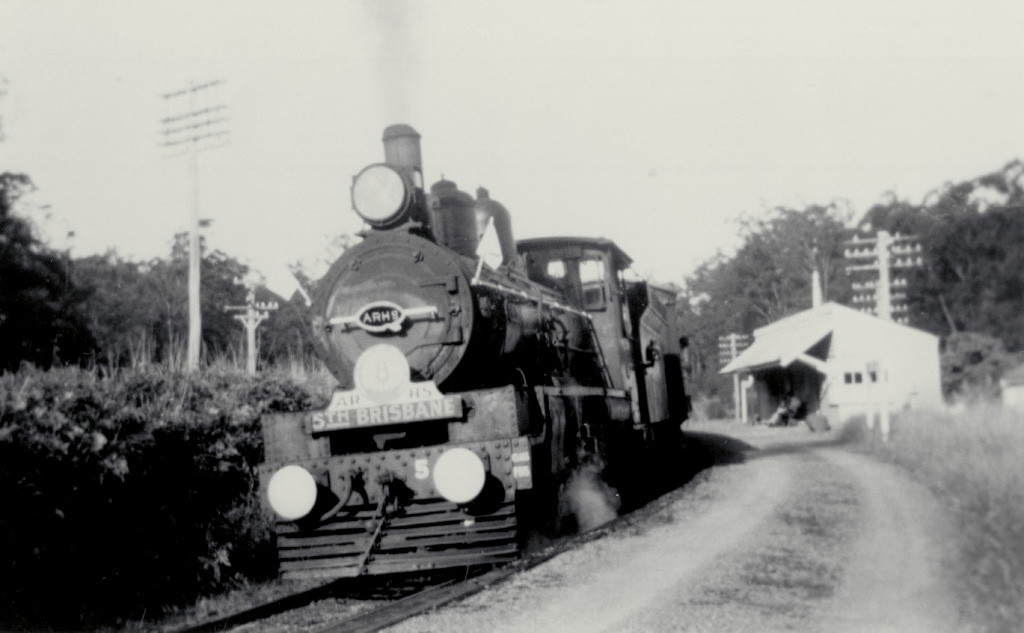 Steam engine train leaving Ernest Juntion Railway Station.