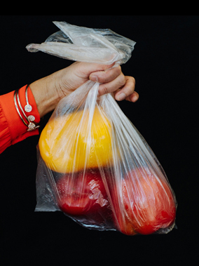 Barrier bags for unpackaged perishable food such as fruit, vegetables, meat and fish)