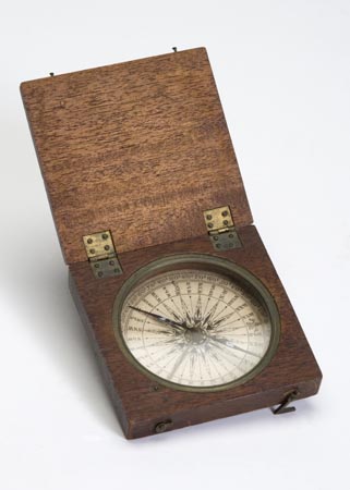 Boxed compass used to indicate the direction of an object relative to the magnetic pole